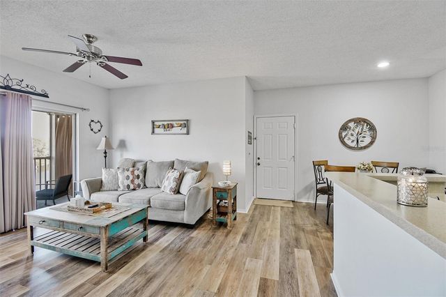 4115 CHATHAM OAK COURT 220, Tampa, FL 33624