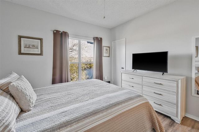 4115 CHATHAM OAK COURT 220, Tampa, FL 33624