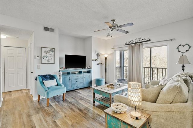 4115 CHATHAM OAK COURT 220, Tampa, FL 33624