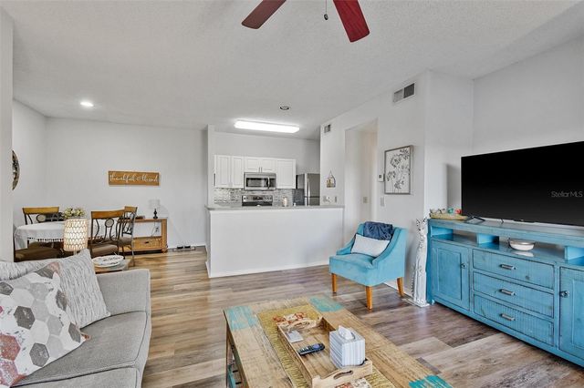 4115 CHATHAM OAK COURT 220, Tampa, FL 33624