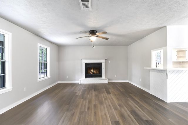 387 Hackberry Dr, Onalaska, TX 77360