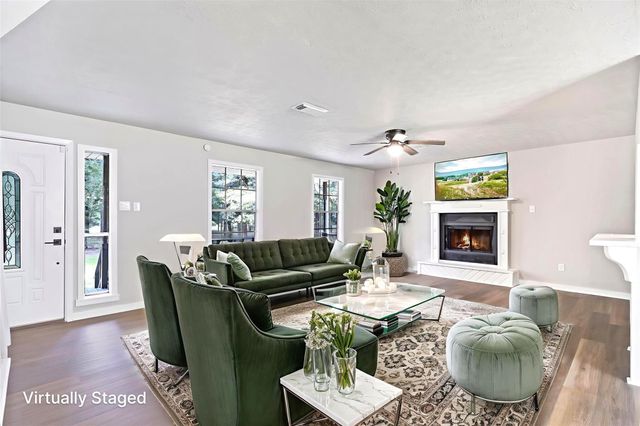 387 Hackberry Dr, Onalaska, TX 77360