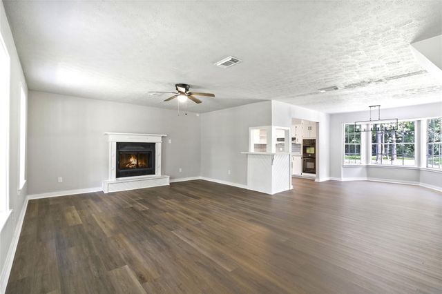 387 Hackberry Dr, Onalaska, TX 77360