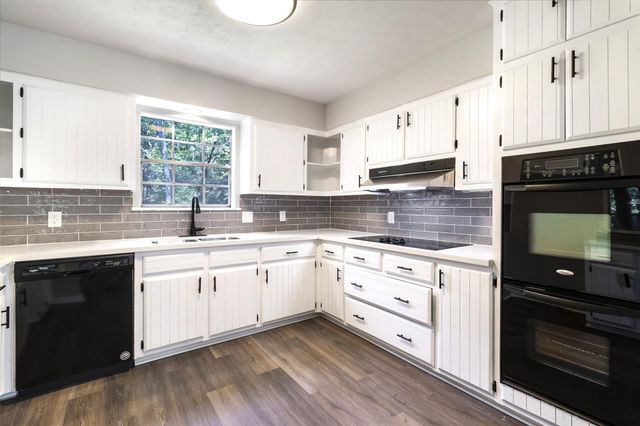 387 Hackberry Dr, Onalaska, TX 77360