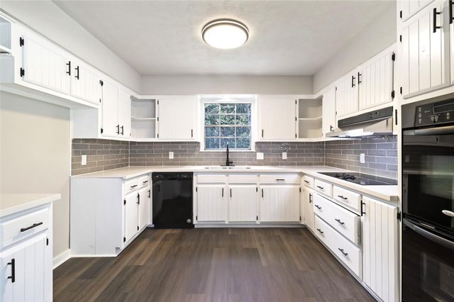 387 Hackberry Dr, Onalaska, TX 77360