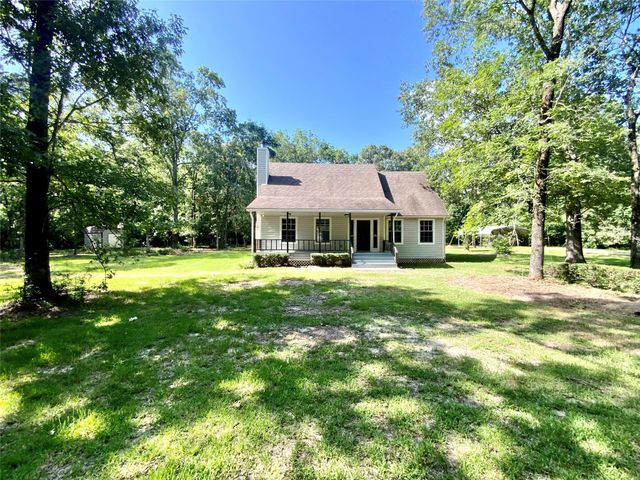 387 Hackberry Dr, Onalaska, TX 77360