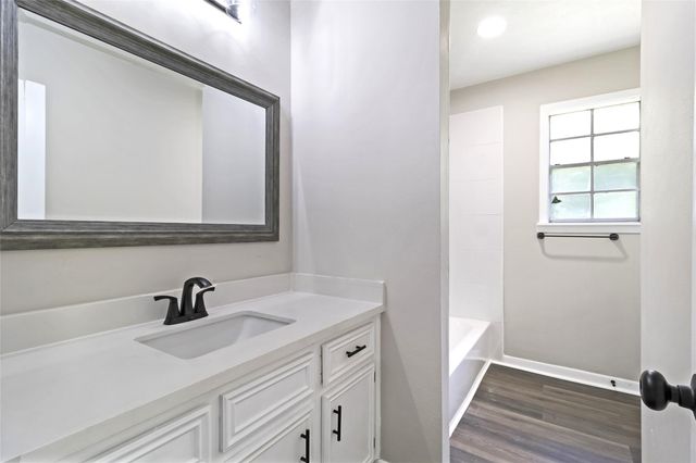 387 Hackberry Dr, Onalaska, TX 77360