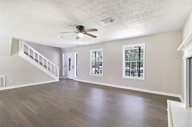 387 Hackberry Dr, Onalaska, TX 77360