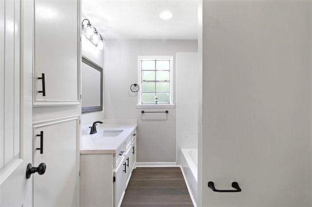 387 Hackberry Dr, Onalaska, TX 77360