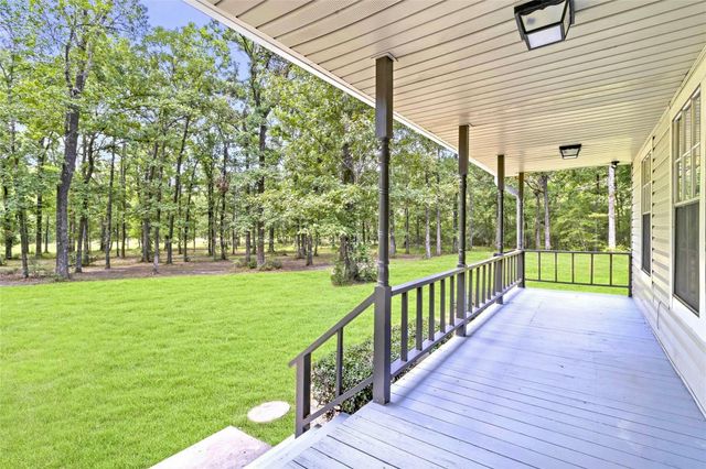 387 Hackberry Dr, Onalaska, TX 77360