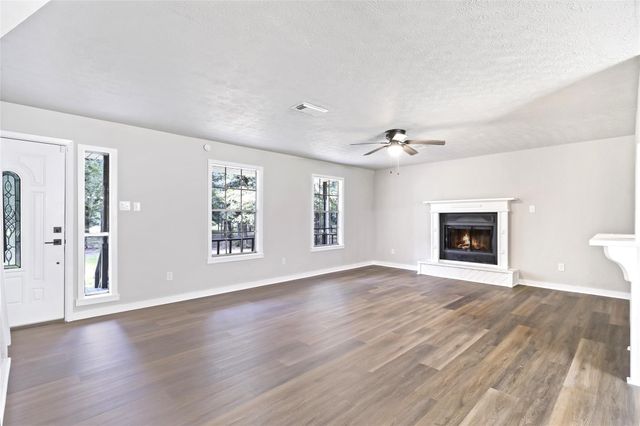 387 Hackberry Dr, Onalaska, TX 77360