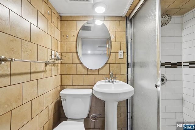 310 Centre Avenue, Secaucus, NJ 07094