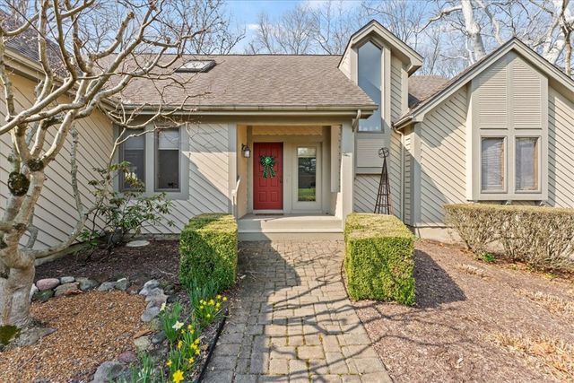 8289 Rhine Way, Centerville, OH 45458