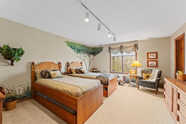 8289 Rhine Way, Centerville, OH 45458