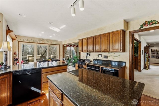 8289 Rhine Way, Centerville, OH 45458