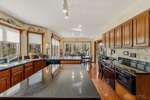 8289 Rhine Way, Centerville, OH 45458