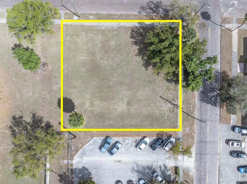 Image 11 of property listing at 1802 N MITCHELL AVENUE, Tampa, FL 33602