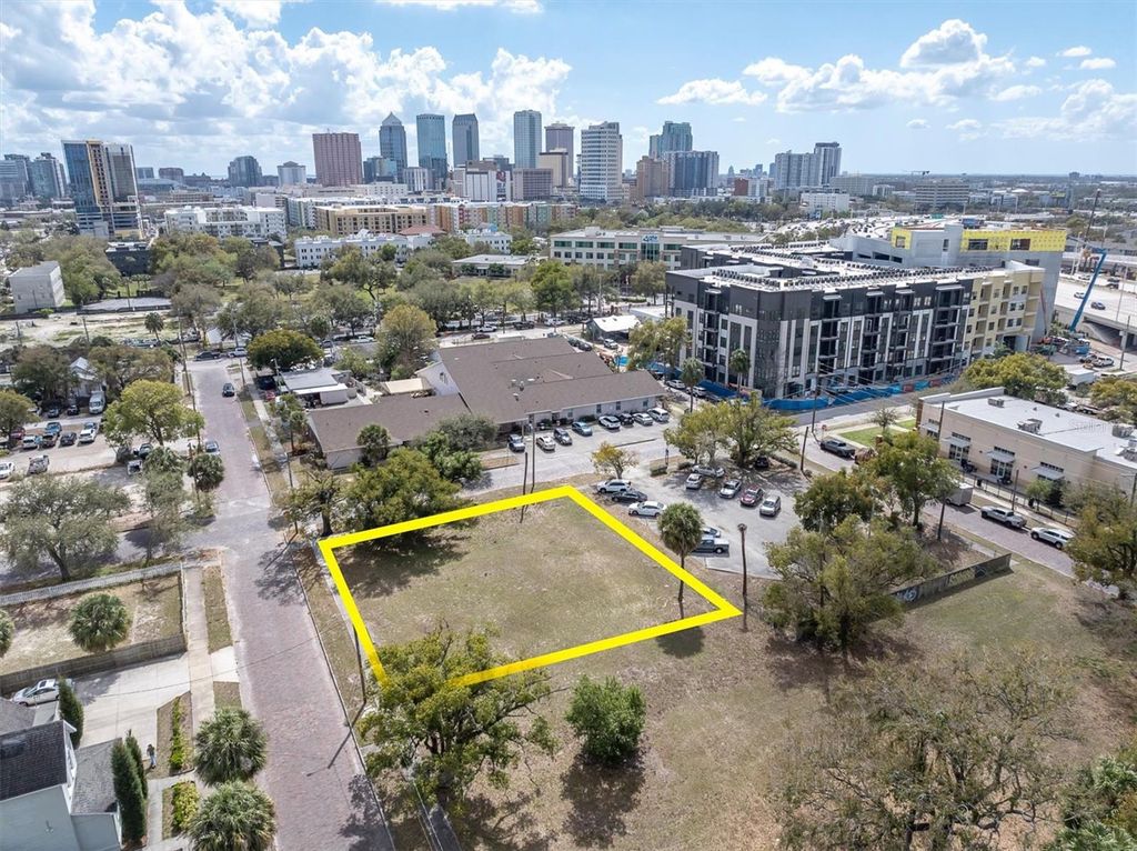 Image 8 of property listing at 1802 N MITCHELL AVENUE, Tampa, FL 33602