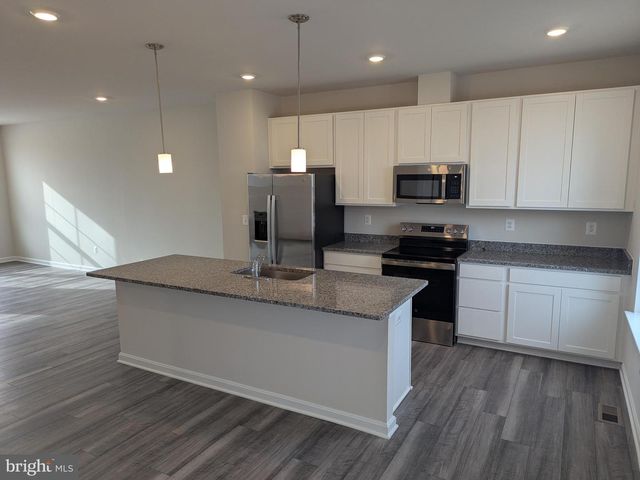 513 SEEBACK DR., Charles Town, WV 25414