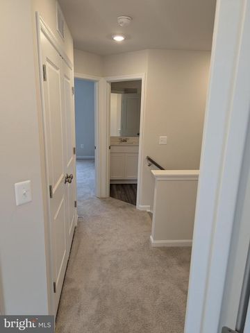 513 SEEBACK DR., Charles Town, WV 25414