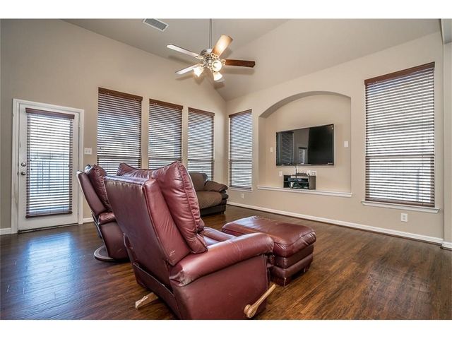 1405 Nightingale Drive, Aubrey, TX 76227