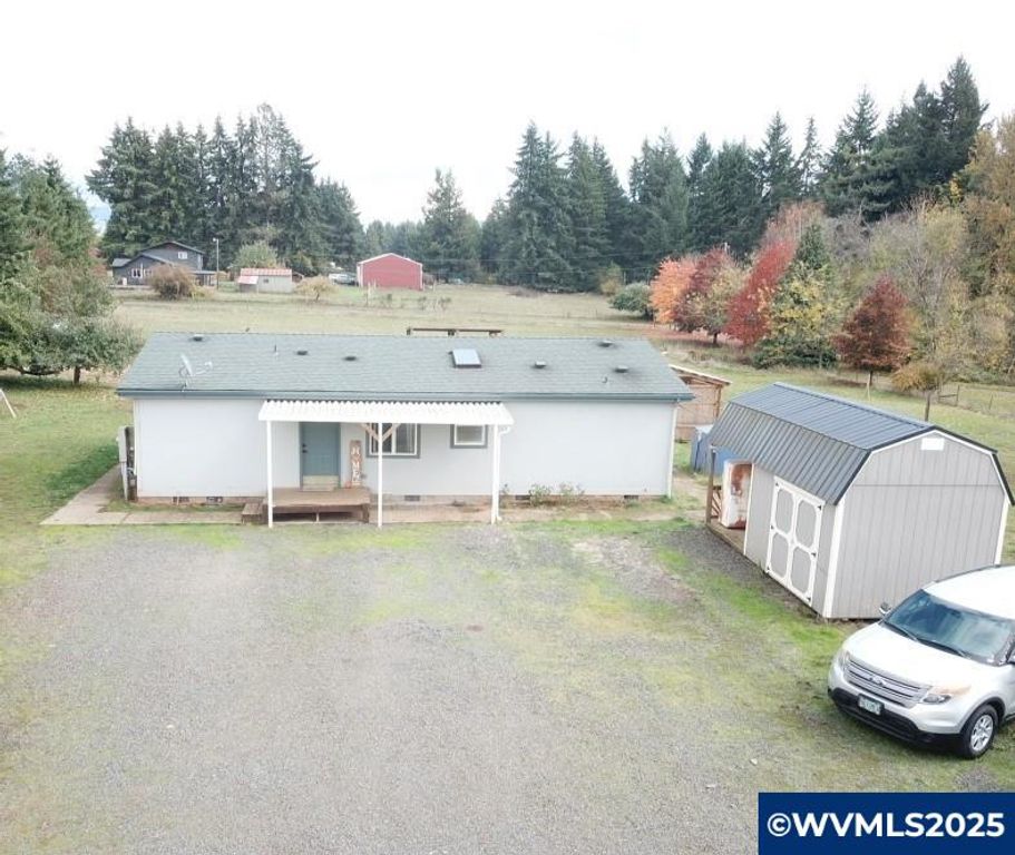 Image 1 of property listing at 34125 E Lacomb Rd, Lebanon, OR 97355