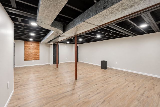 7 Athens St, Auburn, MA 01510