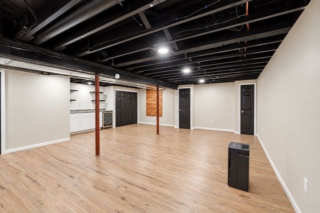 7 Athens St, Auburn, MA 01510