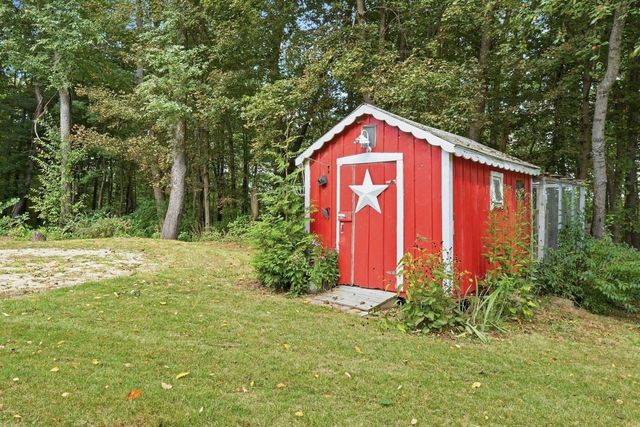 7 Athens St, Auburn, MA 01510