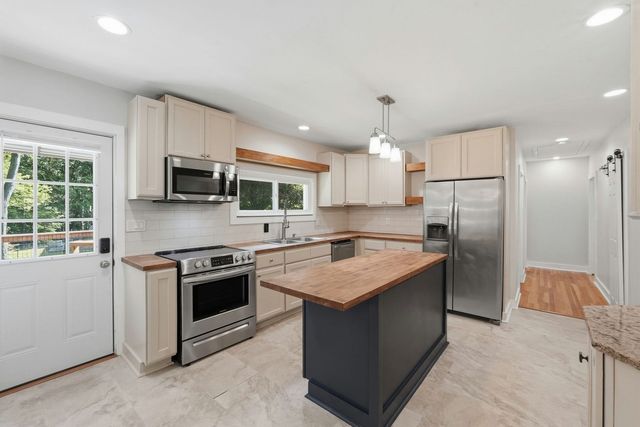 7 Athens St, Auburn, MA 01510