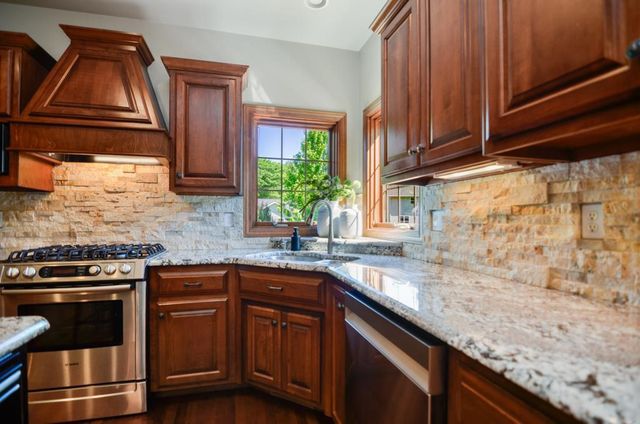 1521 ROYAL CROWN COURT, Green Bay, WI 54313