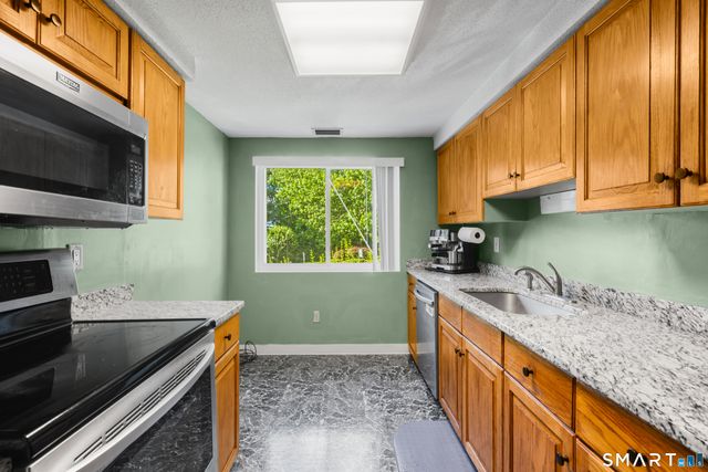 9 Clubhouse Drive 9, Cromwell, CT 06416
