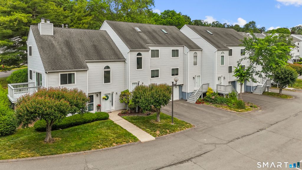 9 Clubhouse Drive 9, Cromwell, CT 06416