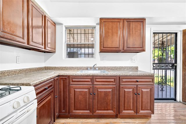 3885 Paulding Avenue, Bronx, NY 10469