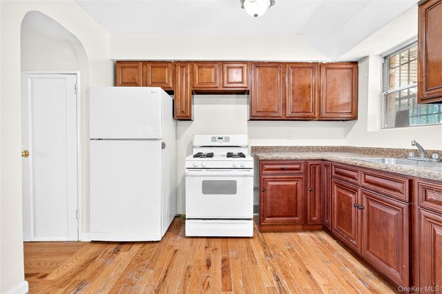 3885 Paulding Avenue, Bronx, NY 10469