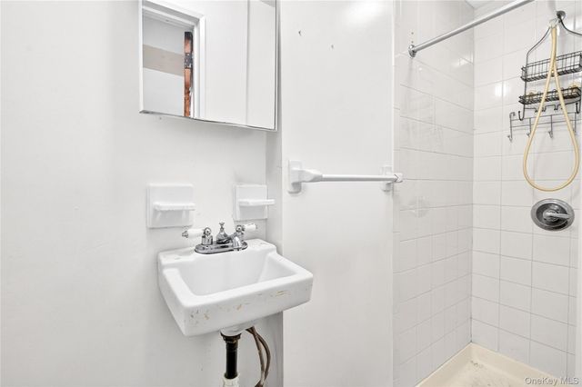 3885 Paulding Avenue, Bronx, NY 10469