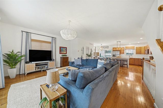 217 W Merchant Street, New Buffalo, MI 49117