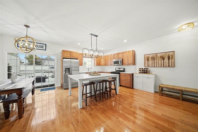 217 W Merchant Street, New Buffalo, MI 49117