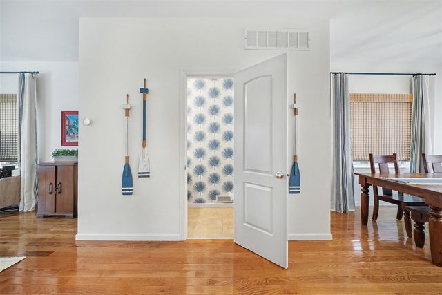 217 W Merchant Street, New Buffalo, MI 49117