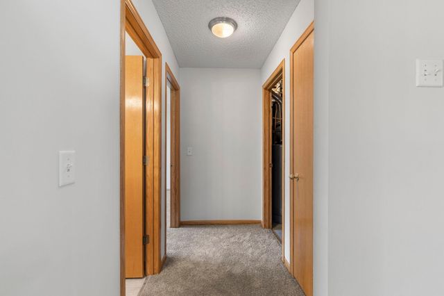 4244 Jarmann Lane, Shakopee, MN 55379