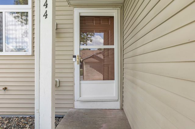 4244 Jarmann Lane, Shakopee, MN 55379