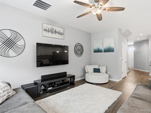 24827 Ivy, Novi, MI 48375