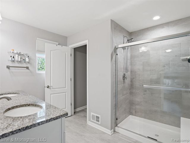 24827 Ivy, Novi, MI 48375