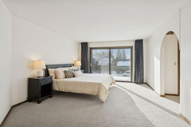 6066 Blake Ridge Road, Edina, MN 55436