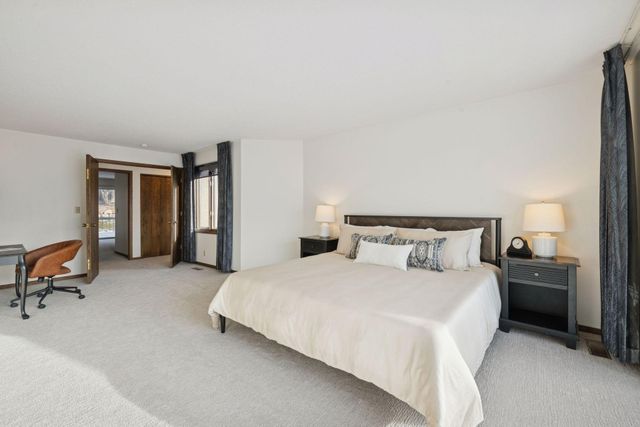 6066 Blake Ridge Road, Edina, MN 55436