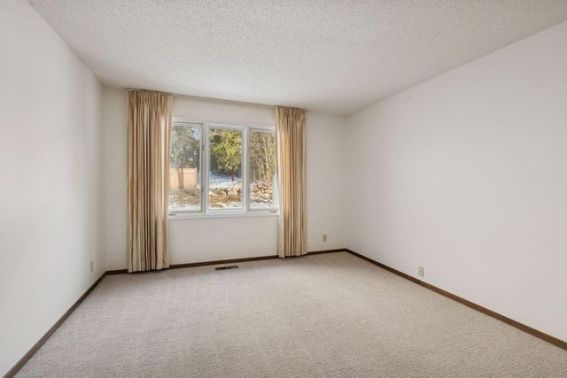 6066 Blake Ridge Road, Edina, MN 55436