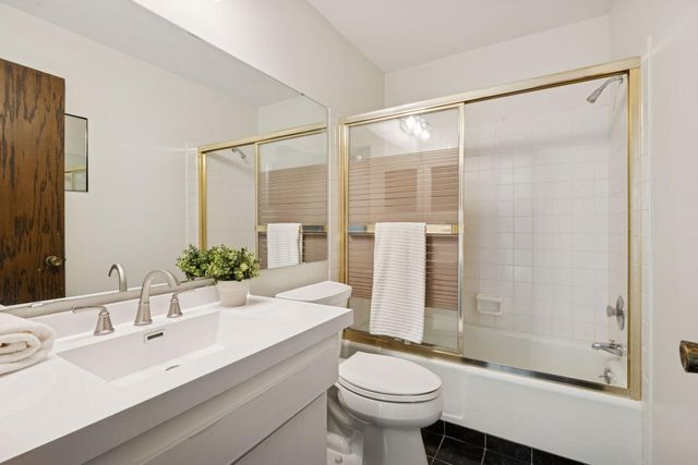 6066 Blake Ridge Road, Edina, MN 55436