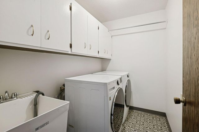 6066 Blake Ridge Road, Edina, MN 55436