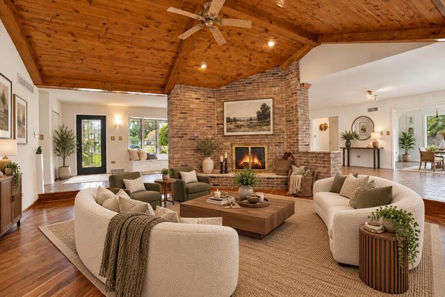 9894 W Oakridge Drive, St. John, IN 46373