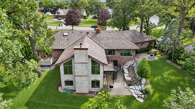 9894 W Oakridge Drive, St. John, IN 46373